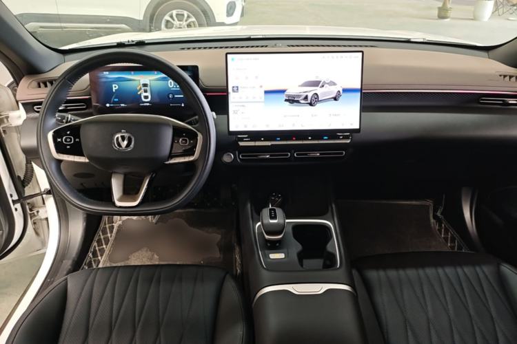 Used CHANGAN Eado 2026 Model, Fourth Generation, 1.5T 500Bar Smart Enjoyment Edition Center Console