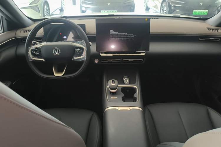 Used CHANGAN Eado 2026 Model, Fourth Generation, 1.5T 500Bar Dynamic Enjoyment Edition Center Console
