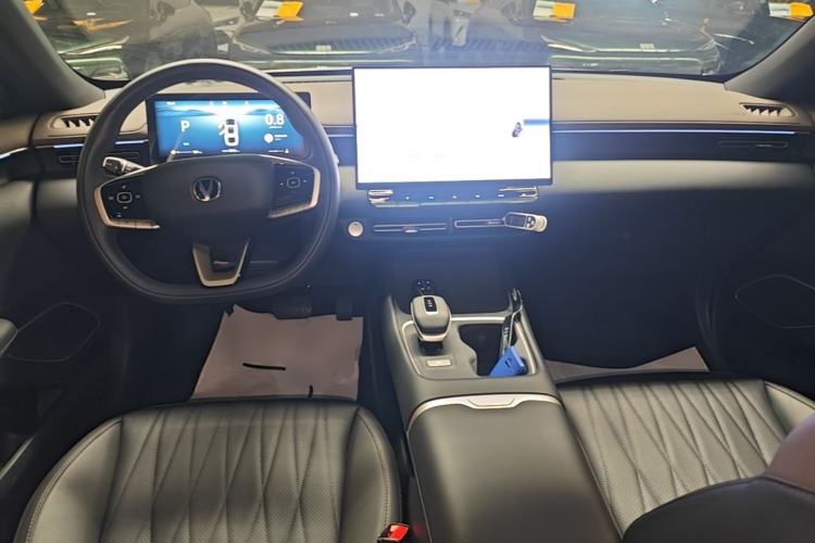 Used CHANGAN Eado 2026 Model, Fourth Generation, 1.5T 500Bar Smart Enjoyment Edition Center Console
