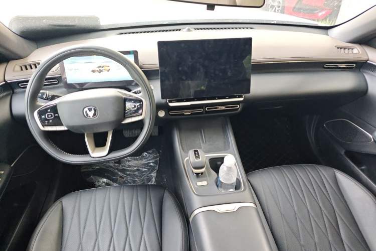 Used CHANGAN Eado 2026 Model, Fourth Generation, 1.5T 500Bar Smart Enjoyment Edition Center Console