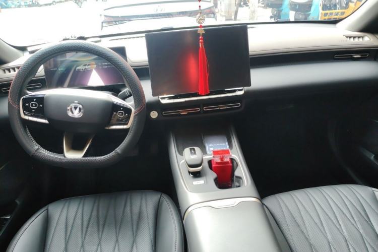 Used CHANGAN Eado 2026 Model, Fourth Generation, 1.5T 500Bar Smart Enjoyment Edition Center Console
