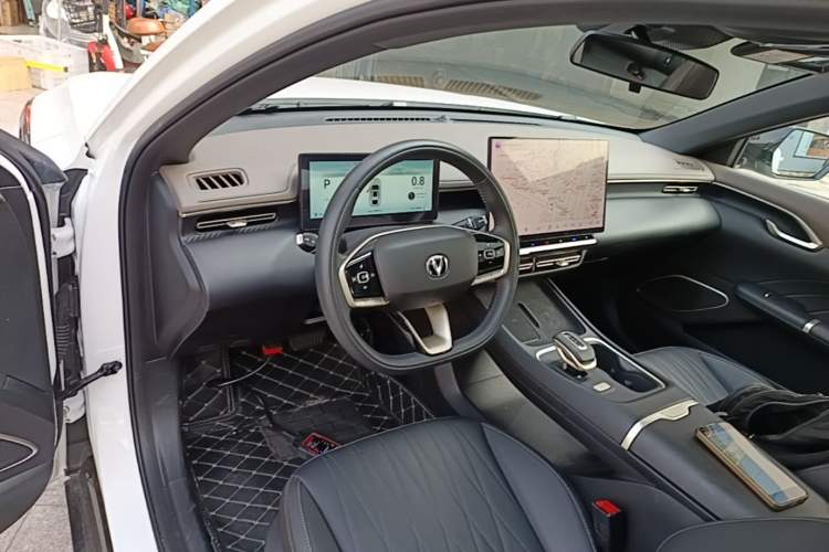 Used CHANGAN Eado 2026 Model, Fourth Generation, 1.5T 500Bar Smart Enjoyment Edition Center Console