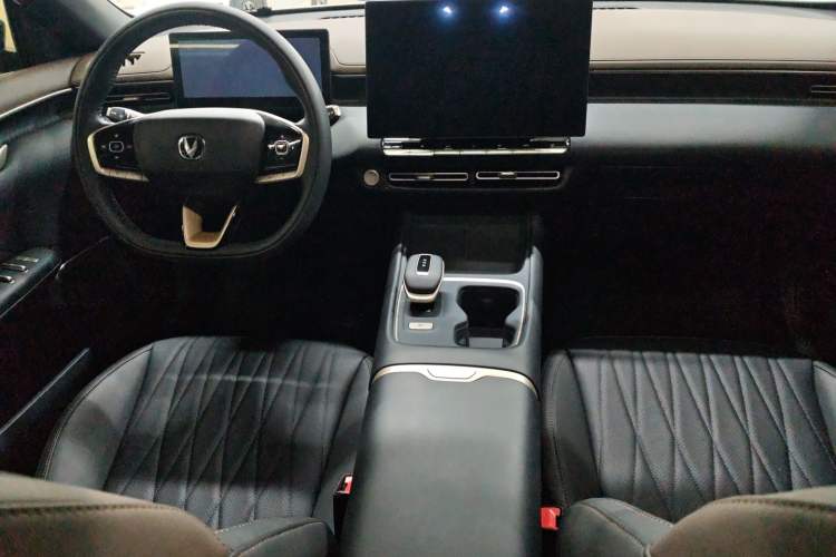 Used CHANGAN Eado 2026 Model, Fourth Generation, 1.5T 500Bar Smart Enjoyment Edition Center Console