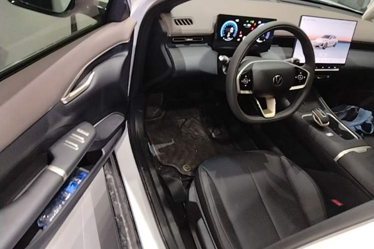 Used CHANGAN Eado 2026 Model, Fourth Generation, 1.5T 500Bar Dynamic Enjoyment Edition Driver Seat