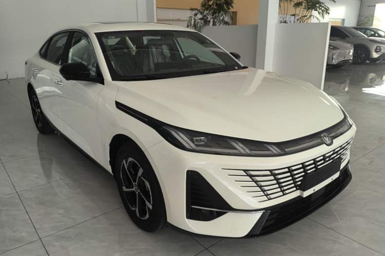 Used CHANGAN Eado 2026 Model, Fourth Generation, 1.5T 500Bar Dynamic Enjoyment Edition Front Right 45 Deg