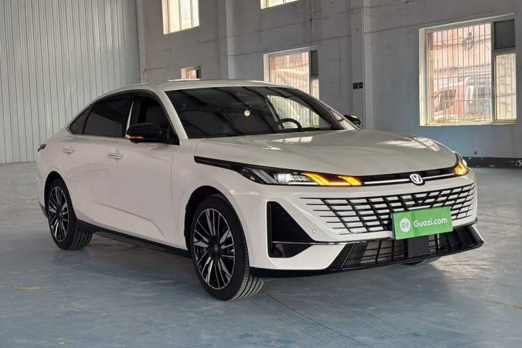 Used CHANGAN Eado 2026 Model, Fourth Generation, 1.5T 500Bar Smart Enjoyment Edition Front Right 45 Deg