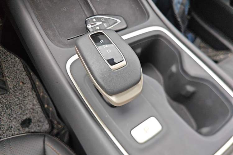 Used CHANGAN Eado 2026 Model, Fourth Generation, 1.5T 500Bar Smart Enjoyment Edition Gear Lever