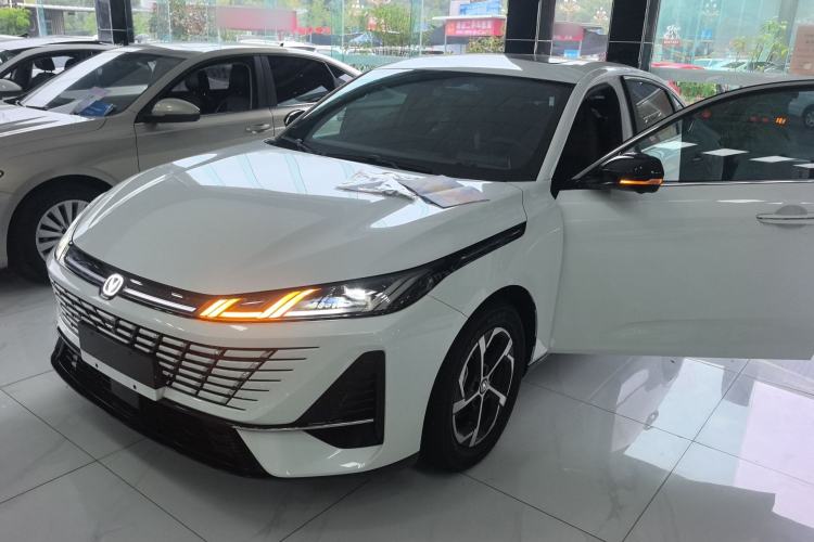 CHANGAN Eado 2026 Model, Fourth Generation, 1.5T 500Bar Dynamic Enjoyment Edition