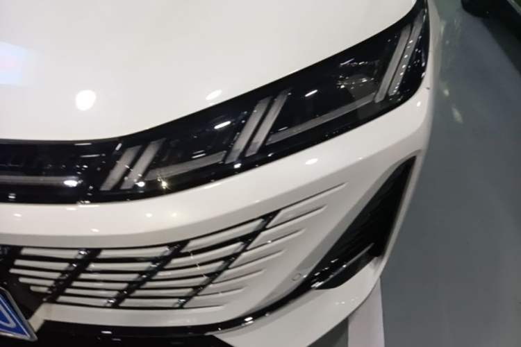 Used CHANGAN Eado 2026 Model, Fourth Generation, 1.5T 500Bar Smart Enjoyment Edition Left Front Headlight