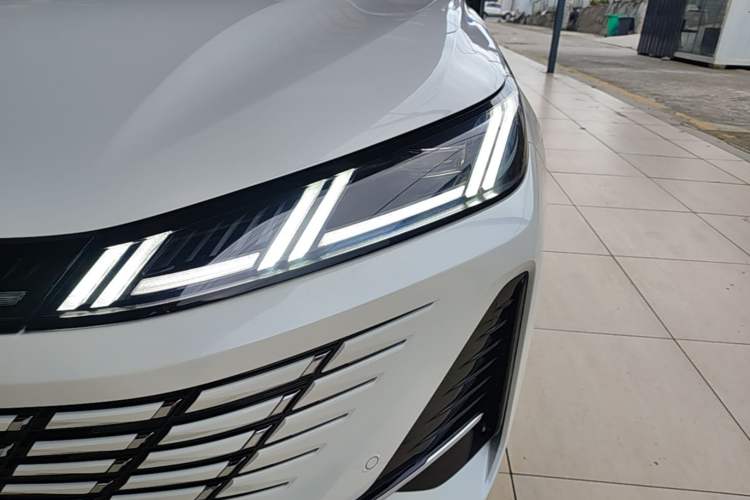 Used CHANGAN Eado 2026 Model, Fourth Generation, 1.5T 500Bar Smart Enjoyment Edition Left Front Headlight