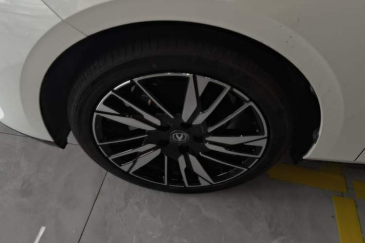 Used CHANGAN Eado 2026 Model, Fourth Generation, 1.5T 500Bar Smart Enjoyment Edition Left Front Wheel Hub