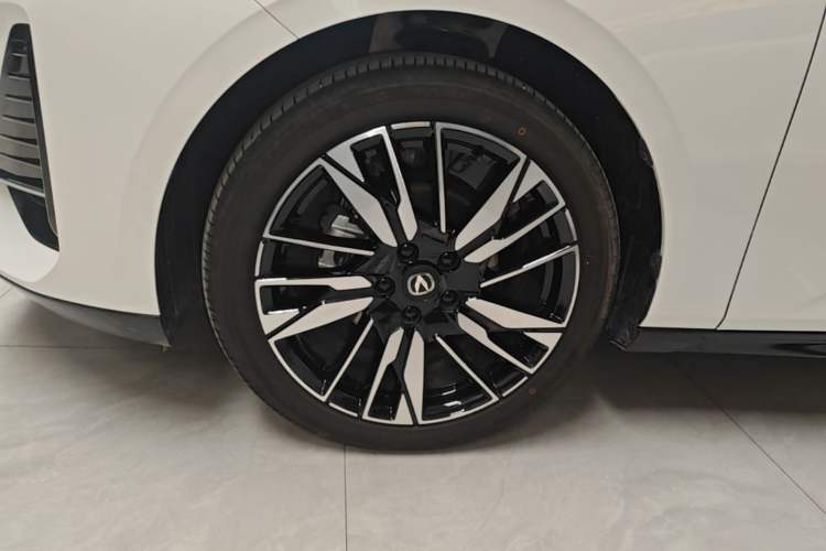 Used CHANGAN Eado 2026 Model, Fourth Generation, 1.5T 500Bar Smart Enjoyment Edition Left Front Wheel Hub