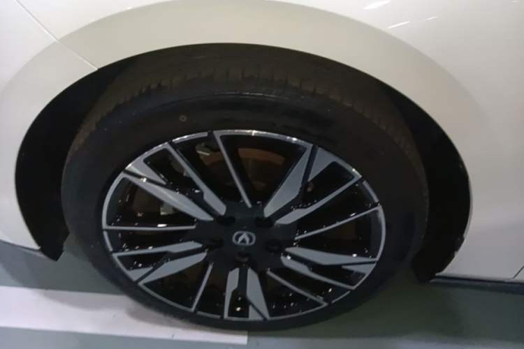 Used CHANGAN Eado 2026 Model, Fourth Generation, 1.5T 500Bar Smart Enjoyment Edition Left Front Wheel Hub
