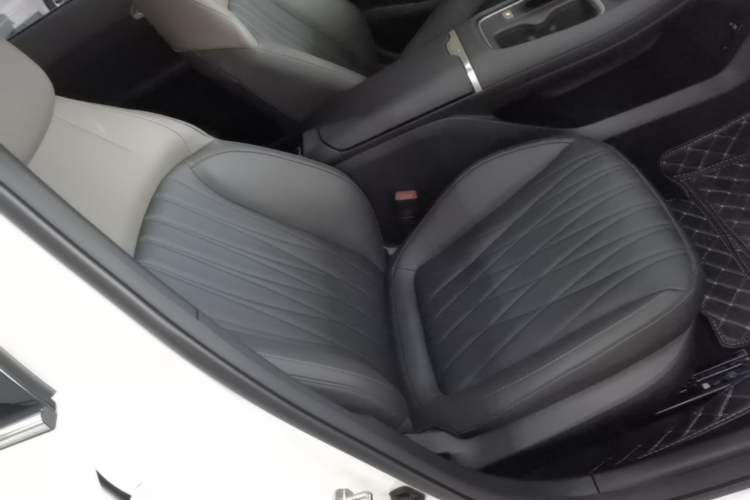 Used CHANGAN Eado 2026 Model, Fourth Generation, 1.5T 500Bar Smart Enjoyment Edition Right Front Seat