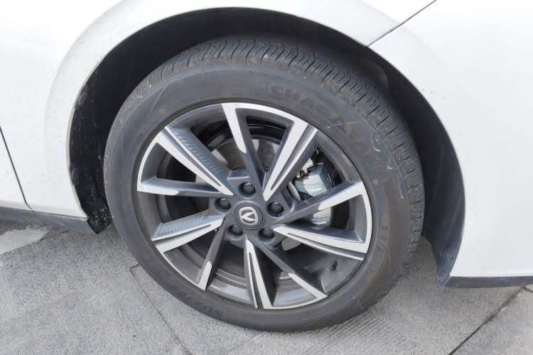 Used CHANGAN Eado 2026 Model, 1.5T Classic Edition Right Front Wheel Hub
