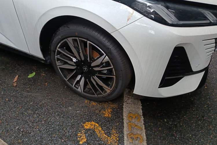 Used CHANGAN Eado 2026 Model, Fourth Generation, 1.5T 500Bar Smart Enjoyment Edition Right Front Wheel Hub
