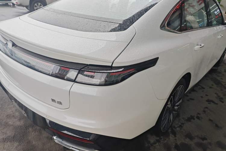 Used CHANGAN Eado 2026 Model, Fourth Generation, 1.5T 500Bar Smart Enjoyment Edition Right Rear Taillight