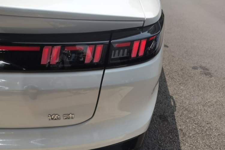 Used CHANGAN Eado 2026 Model, Fourth Generation, 1.5T 500Bar Smart Enjoyment Edition Right Rear Taillight