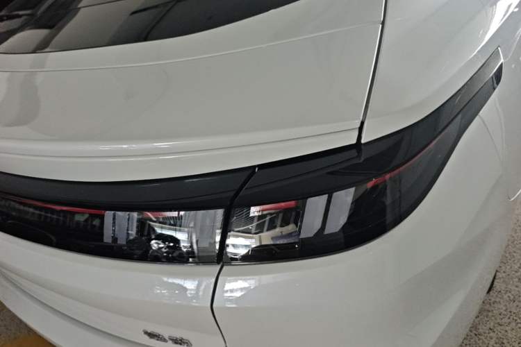 Used CHANGAN Eado 2026 Model, Fourth Generation, 1.5T 500Bar Smart Enjoyment Edition Right Rear Taillight