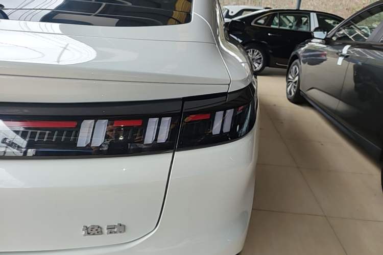 Used CHANGAN Eado 2026 Model, Fourth Generation, 1.5T 500Bar Smart Enjoyment Edition Right Rear Taillight
