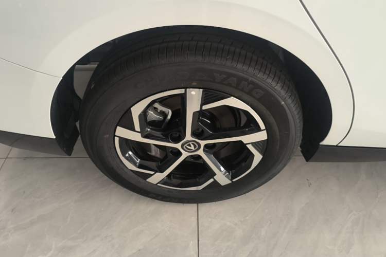 Used CHANGAN Eado 2026 Model, Fourth Generation, 1.5T 500Bar Dynamic Enjoyment Edition Right Rear Wheel Hub