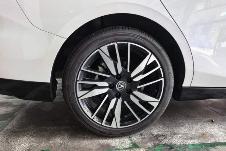 Used CHANGAN Eado 2026 Model, Fourth Generation, 1.5T 500Bar Smart Enjoyment Edition Right Rear Wheel Hub