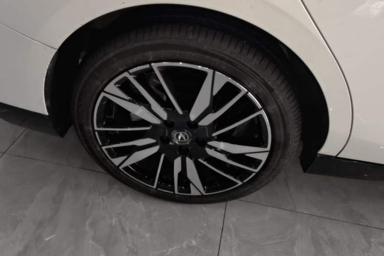 Used CHANGAN Eado 2026 Model, Fourth Generation, 1.5T 500Bar Smart Enjoyment Edition Right Rear Wheel Hub