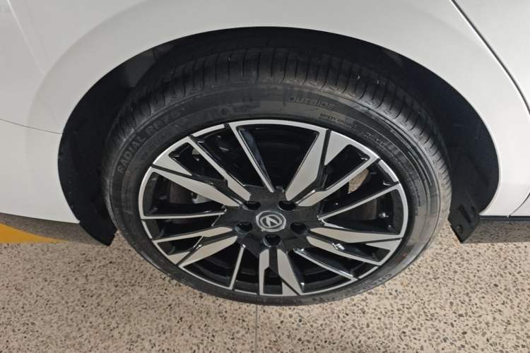 Used CHANGAN Eado 2026 Model, Fourth Generation, 1.5T 500Bar Smart Enjoyment Edition Right Rear Wheel Hub