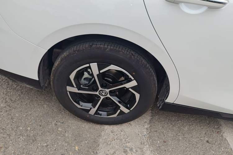 Used CHANGAN Eado 2026 Model, Fourth Generation, 1.5T 500Bar Dynamic Enjoyment Edition Right Rear Wheel Hub