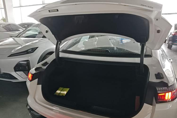 Used CHANGAN Eado 2026 Model, Fourth Generation, 1.5T 500Bar Smart Enjoyment Edition Trunk
