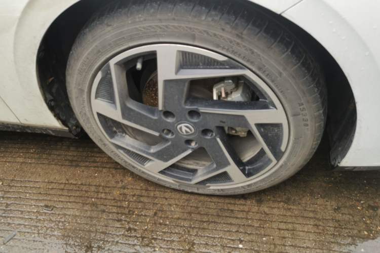 Used CHANGAN Eado DD 2023 Blue Whale NE 1.5T GDI DCT Flagship Model Right Front Wheel Hub