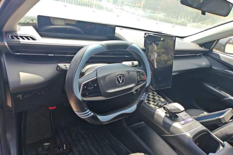 Used CHANGAN Eado DD 2023 Blue Whale NE 1.5T GDI DCT Luxury Edition Center Console