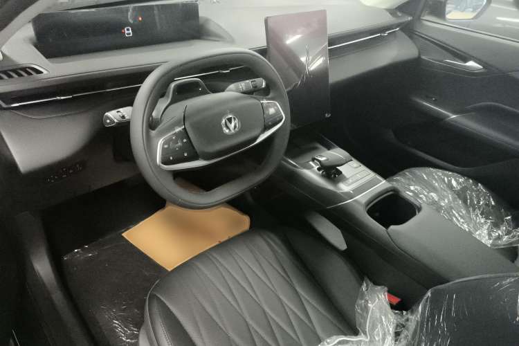 Used CHANGAN Eado DD 2023 Blue Whale NE 1.5T GDI DCT Navigation Model Center Console