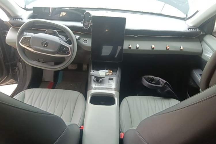 Used CHANGAN Eado DD 2023 Blue Whale NE 1.5T GDI DCT Navigation Model Center Console