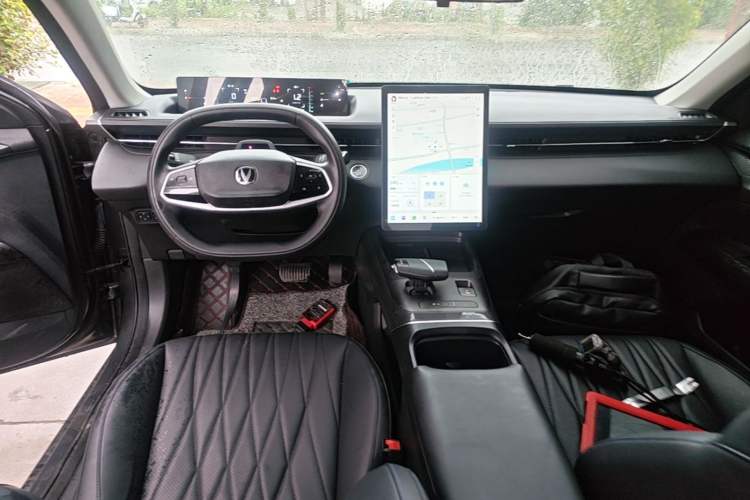 Used CHANGAN Eado DD 2023 Blue Whale NE 1.5T GDI DCT Navigation Model Center Console