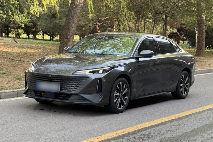 Used CHANGAN Eado DD 2023 Blue Whale NE 1.5T GDI DCT Navigation Model Front Left 45 Deg