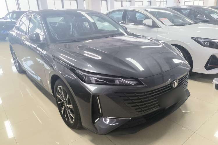 Used CHANGAN Eado DD 2023 Blue Whale NE 1.5T GDI DCT Navigation Model Front Right 45 Deg