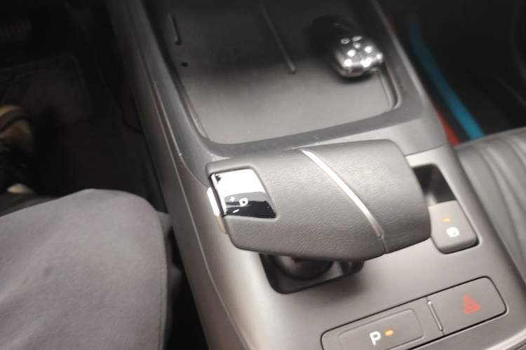Used CHANGAN Eado DD 2023 Blue Whale NE 1.5T GDI DCT Navigation Model Gear Lever