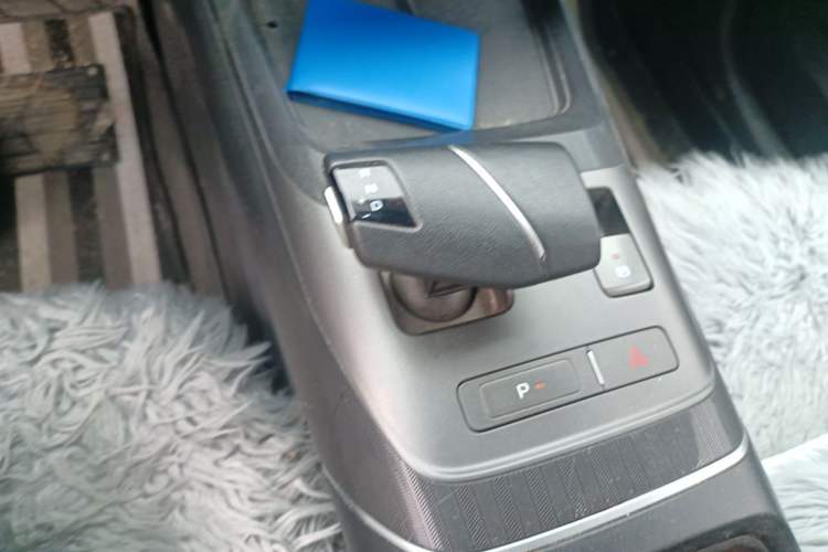 Used CHANGAN Eado DD 2023 Blue Whale NE 1.5T GDI DCT Navigation Model Gear Lever