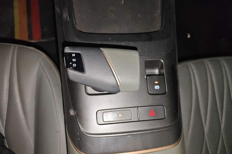 Used CHANGAN Eado DD 2023 Blue Whale NE 1.5T GDI DCT Navigation Model Gear Lever