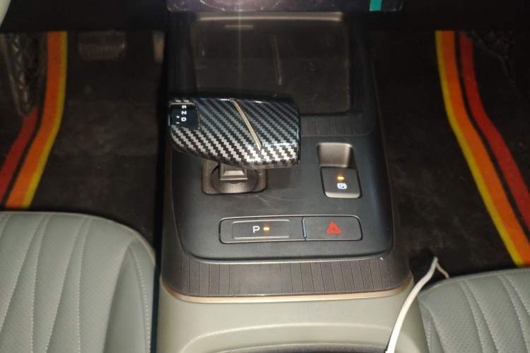 Used CHANGAN Eado DD 2023 Blue Whale NE 1.5T GDI DCT Navigation Model Gear Lever