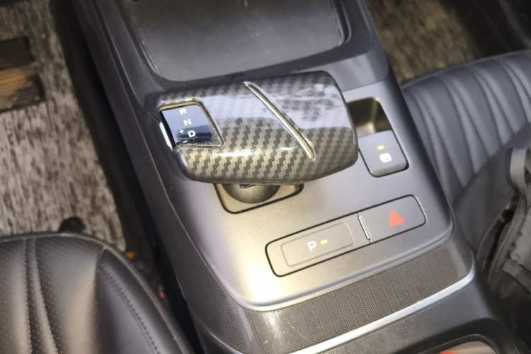 Used CHANGAN Eado DD 2023 Blue Whale NE 1.5T GDI DCT Navigation Model Gear Lever