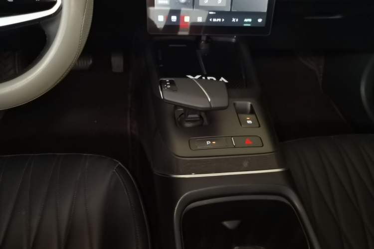 Used CHANGAN Eado DD 2023 Blue Whale NE 1.5T GDI DCT Navigation Model Gear Lever