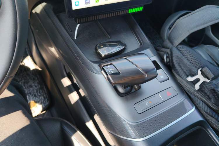 Used CHANGAN Eado DD 2023 Blue Whale NE 1.5T GDI DCT Navigation Model Gear Lever