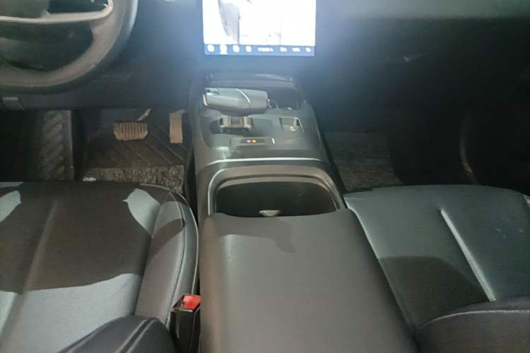 Used CHANGAN Eado DD 2023 Blue Whale NE 1.5T GDI DCT Luxury Edition Gear Lever