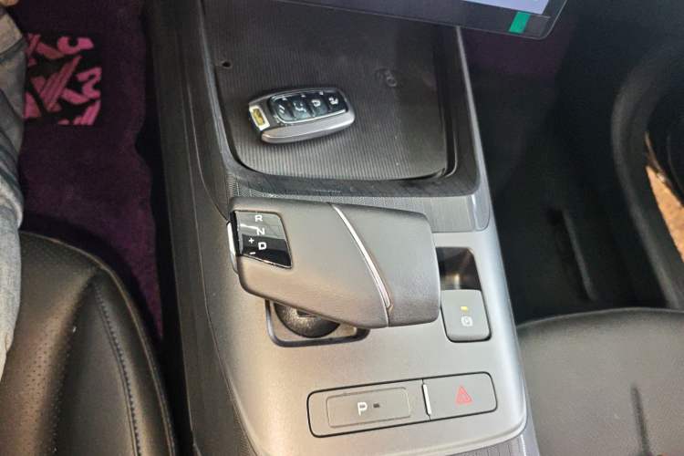 Used CHANGAN Eado DD 2023 Blue Whale NE 1.5T GDI DCT Luxury Edition Gear Lever