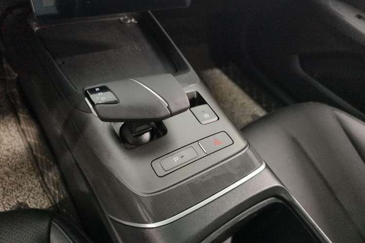 Used CHANGAN Eado DD 2023 Blue Whale NE 1.5T GDI DCT Luxury Edition Gear Lever