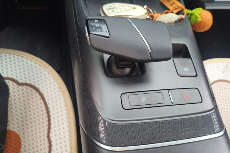 Used CHANGAN Eado DD 2023 Blue Whale NE 1.5T GDI DCT Navigation Model Gear Lever