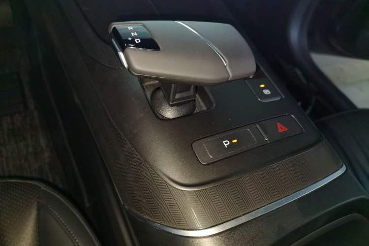 Used CHANGAN Eado DD 2023 Blue Whale NE 1.5T GDI DCT Navigation Model Gear Lever