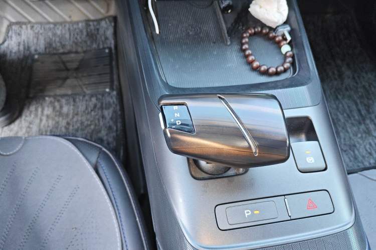 Used CHANGAN Eado DD 2023 Blue Whale NE 1.5T GDI DCT Navigation Model Gear Lever